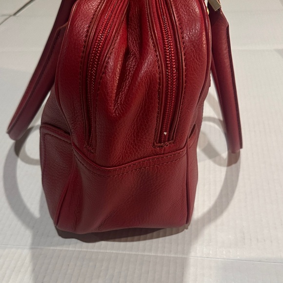 Talbots pebble soft Elegant Red Leather Handbag w gold hardware multiple pockets - Picture 5 of 14